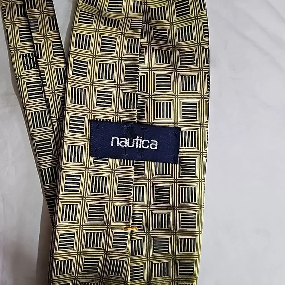 Nautica Tie 100 Percent Silk Greenish Yellow and Black Width 3.75